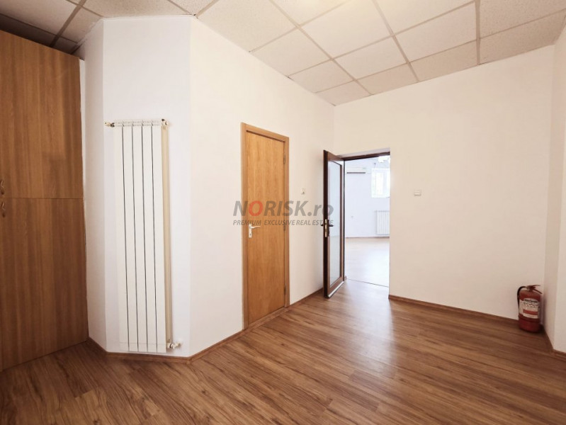 Toamnei - apartament (posibilitate duplex) in vila