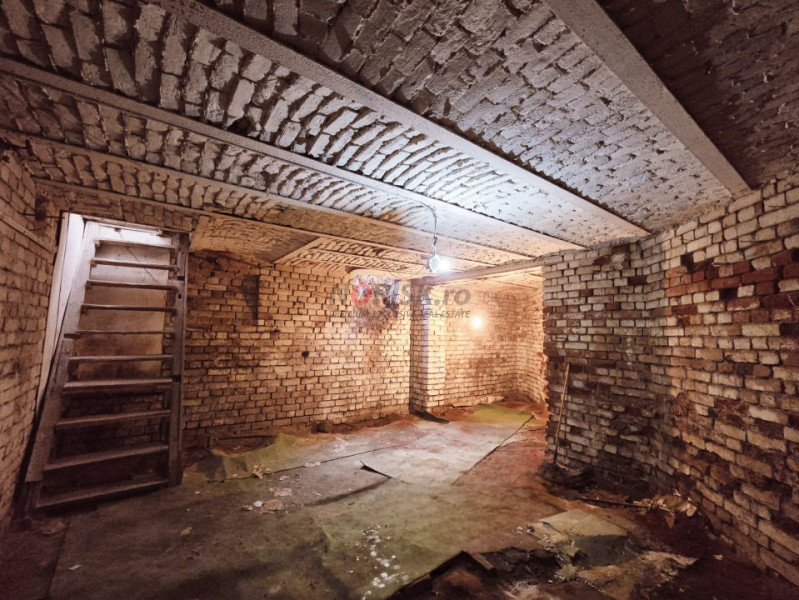 Toamnei - sediu de firma sau apartamentent pentru investitie