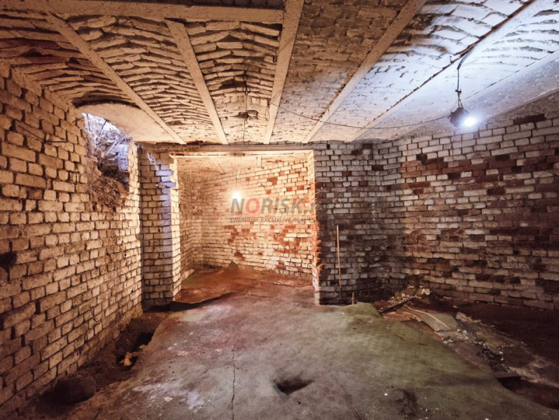 Toamnei - sediu de firma sau apartamentent pentru investitie