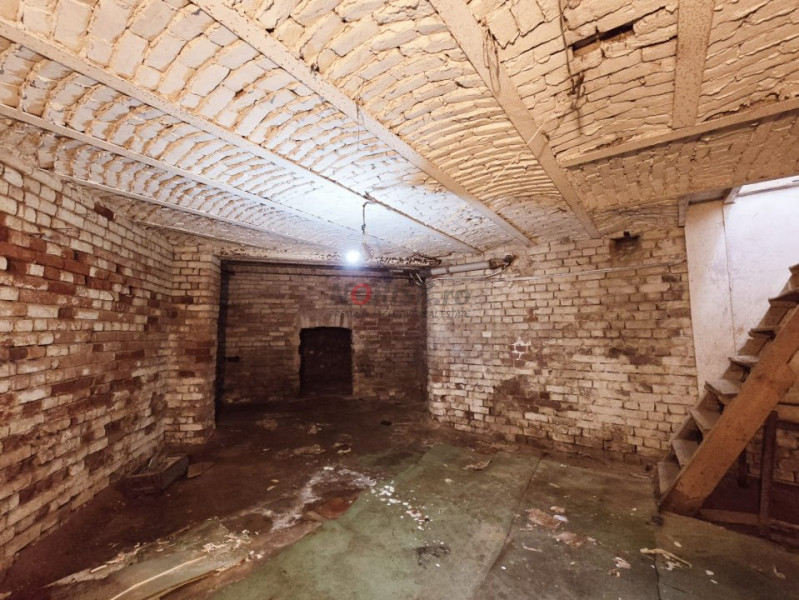 Toamnei - sediu de firma sau apartamentent pentru investitie