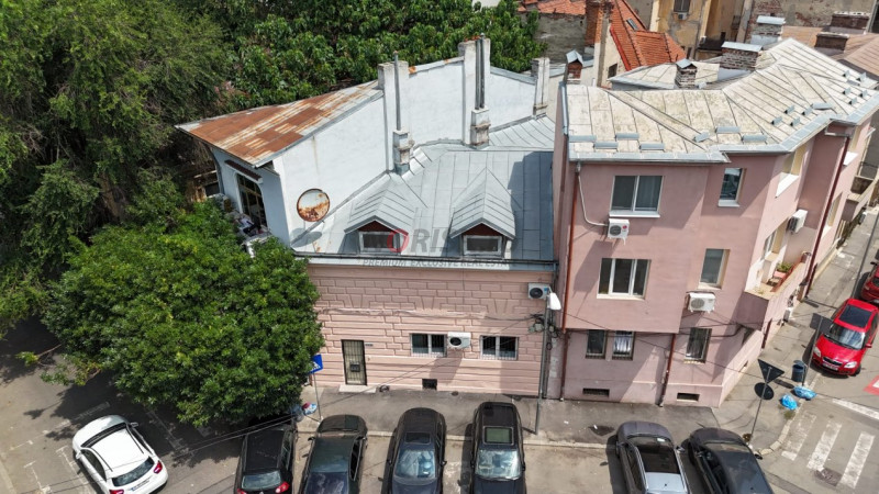 Toamnei - sediu de firma sau apartamentent pentru investitie