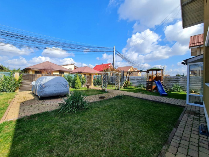 Vila 4 Camere, - Panouri Solare, Sistem Alarmă și Grădină - Domnești