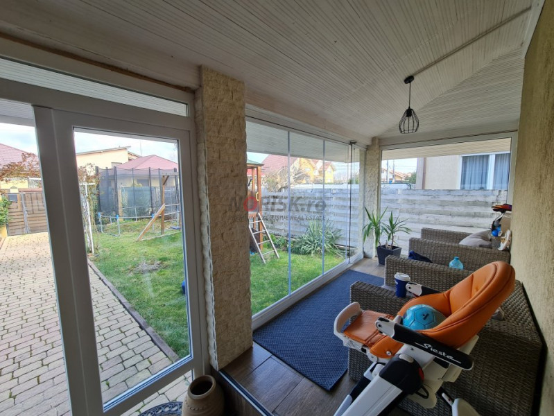 Vila 4 Camere, - Panouri Solare, Sistem Alarmă și Grădină - Domnești