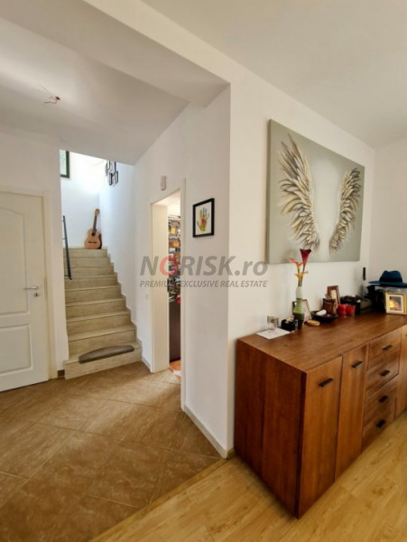 Vila 4 Camere, - Panouri Solare, Sistem Alarmă și Grădină - Domnești