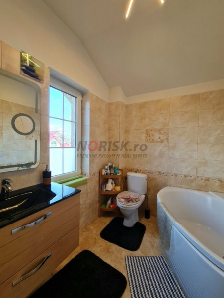 Vila 4 Camere, - Panouri Solare, Sistem Alarmă și Grădină - Domnești