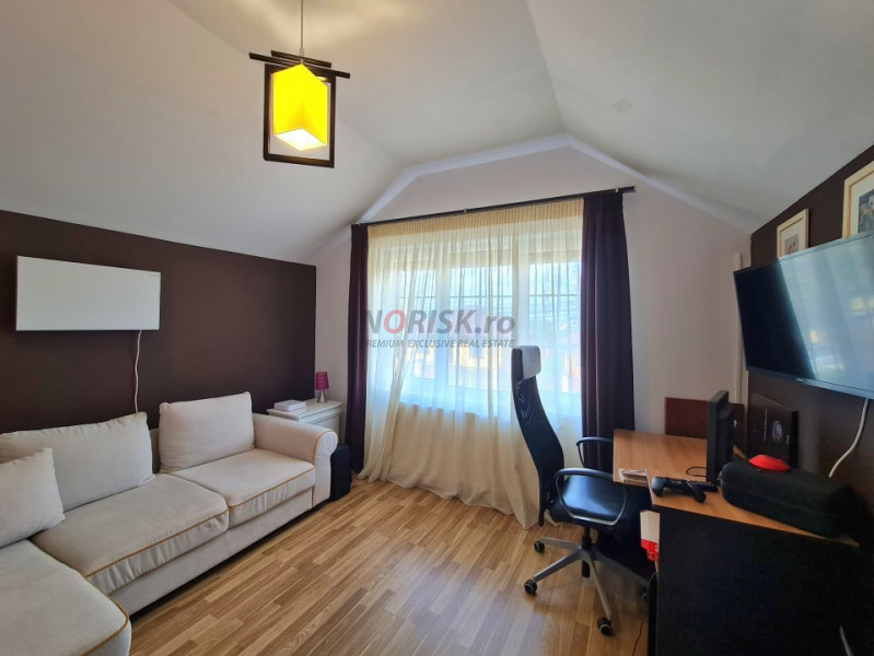 Vila 4 Camere, - Panouri Solare, Sistem Alarmă și Grădină - Domnești