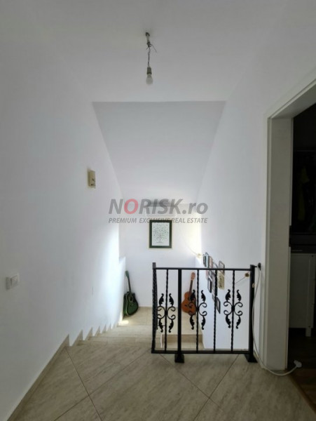 Vila 4 Camere, - Panouri Solare, Sistem Alarmă și Grădină - Domnești