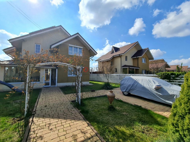 Vila 4 Camere, - Panouri Solare, Sistem Alarmă și Grădină - Domnești