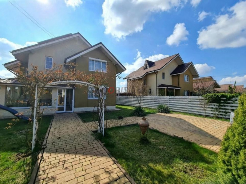 Casă Domnești | Spațioasă, Luminoasă, Ideală pentru Familie