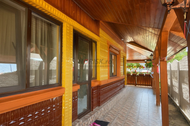 Casă solidă, complet renovată, cu terasă generoasă – Bolintin Vale