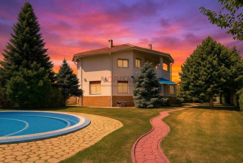 Grand Residence | 4.500 mp teren pe stradă principală