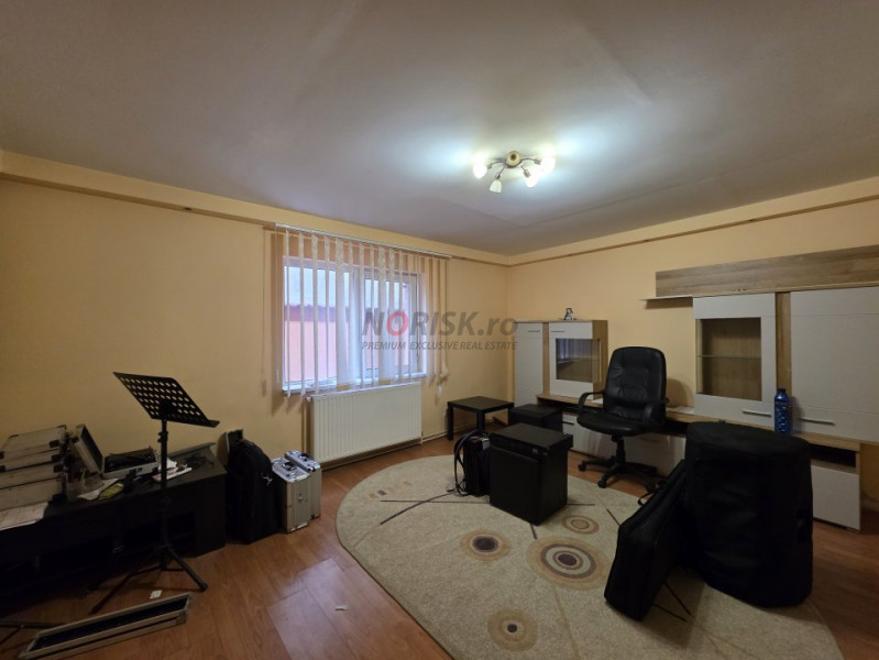 Oportunitate în Domnești - Vilă spațioasă cu teren generos