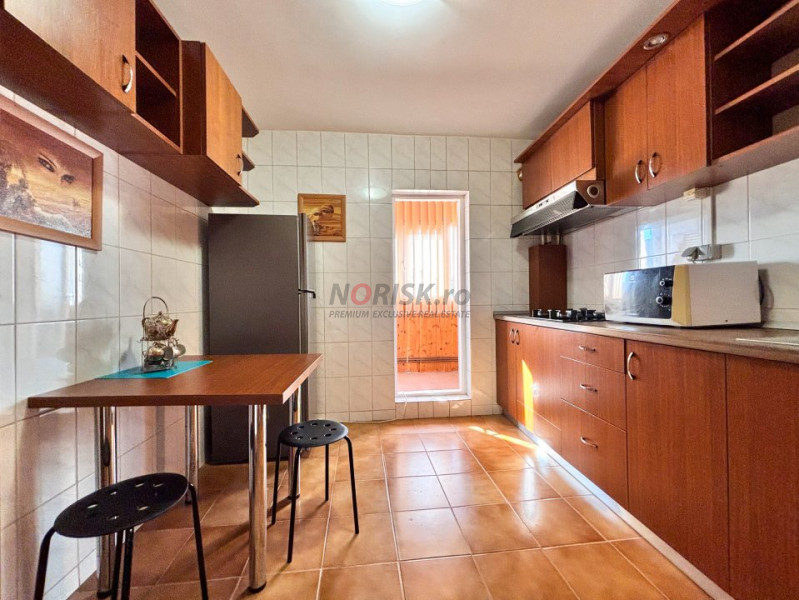 Apartament 3 Camere Decomandat GORJULUI 67mp Centrala Proprie Bloc 1982