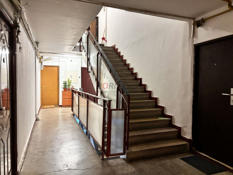 Apartament 3 Camere Decomandat GORJULUI 67mp Centrala Proprie Bloc 1982