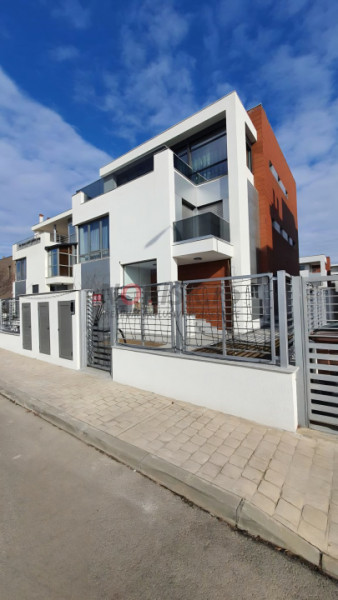 Elite Lakefront Villa – Greenlake