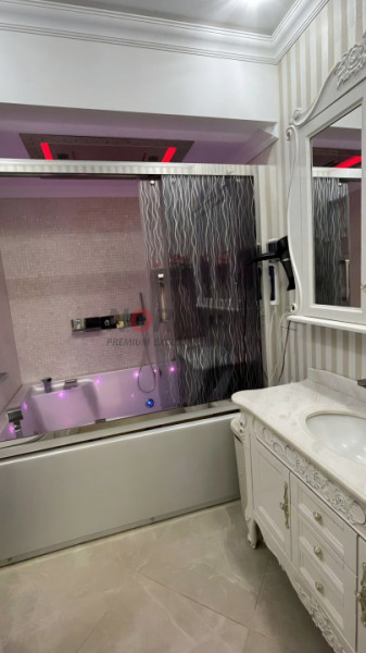 Elite Lakefront Villa – Greenlake