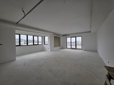 Penthouse cu terase mari în Voluntari – ideal pentru personalizare