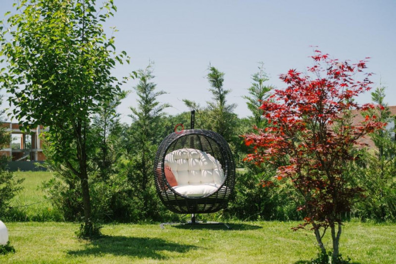 Comunitate exclusivistă - vilă modernă în mijlocul naturii