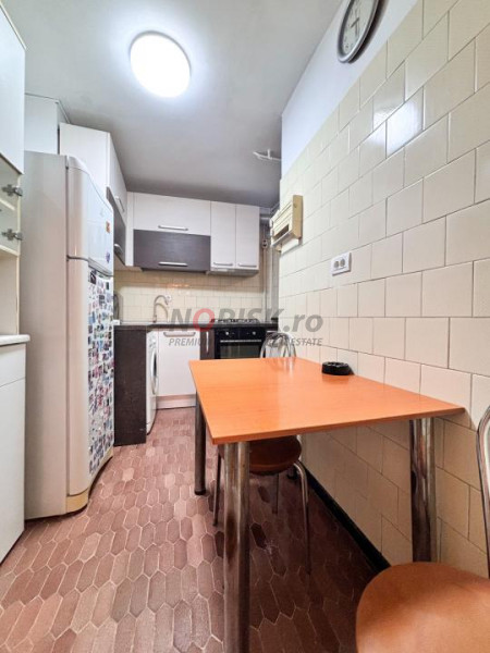 Apartament 3 Camere 67mp Decomandat Bloc 1979 3 min Metrou LUJERULUI  - Renovat