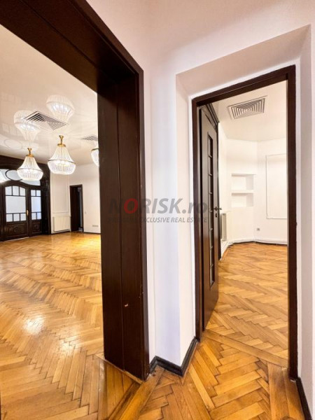 PARTER Vila interbelica 255mp | Fosta RESEDINTA a Generalului Tenescu 0%COMISION